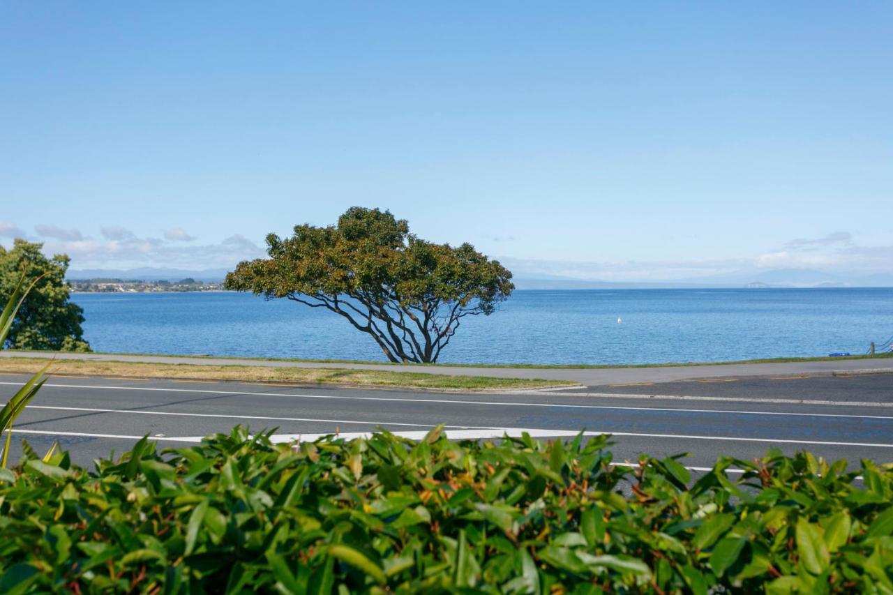 Acacia Lake View Motel Taupo Kültér fotó